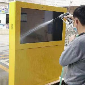Use water gun to violently test the waterproof function of outdoor digital signage Use water gun to violently test the waterproof function of outdoor digital signage